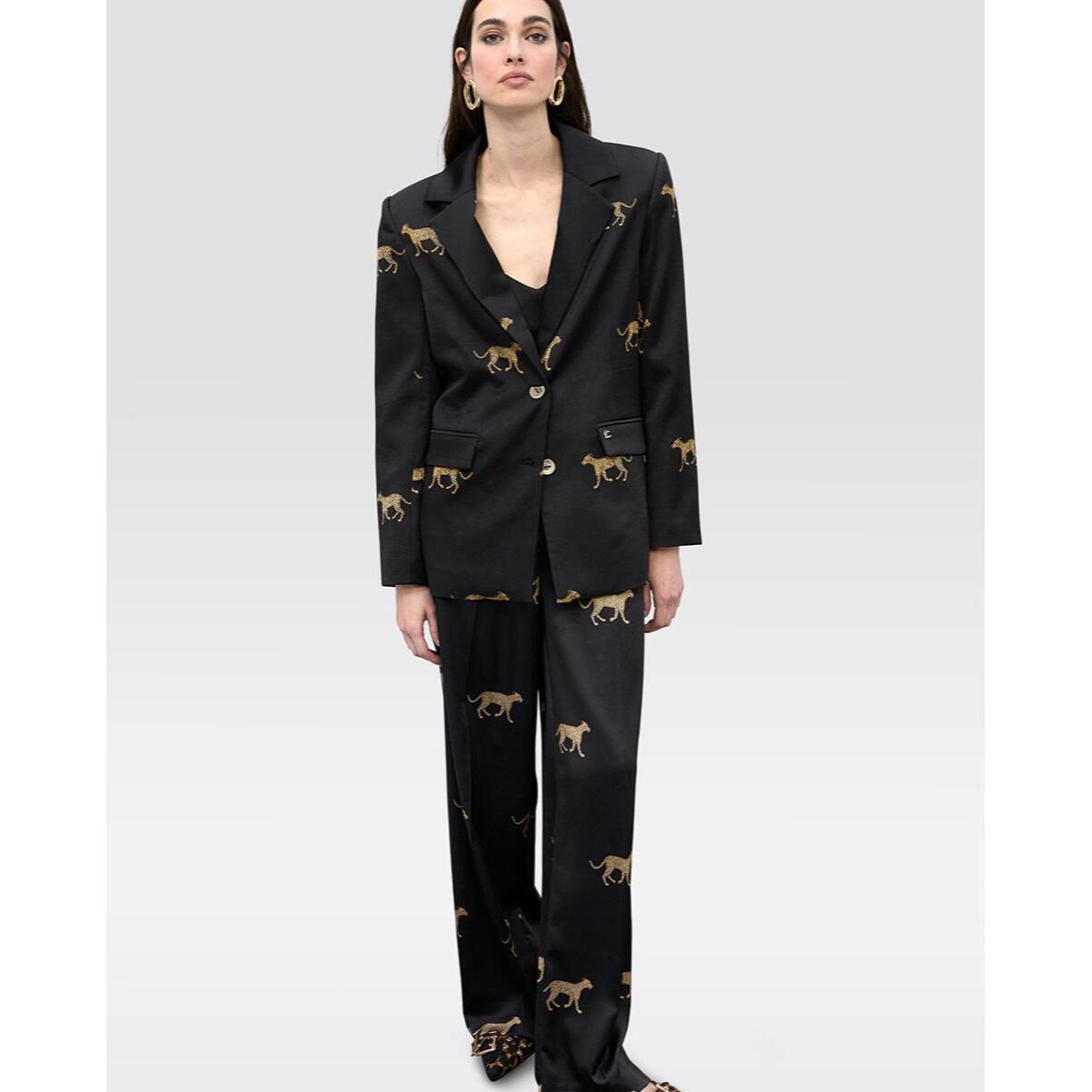 Pantaloni a pieghe in raso con stampa leopardata