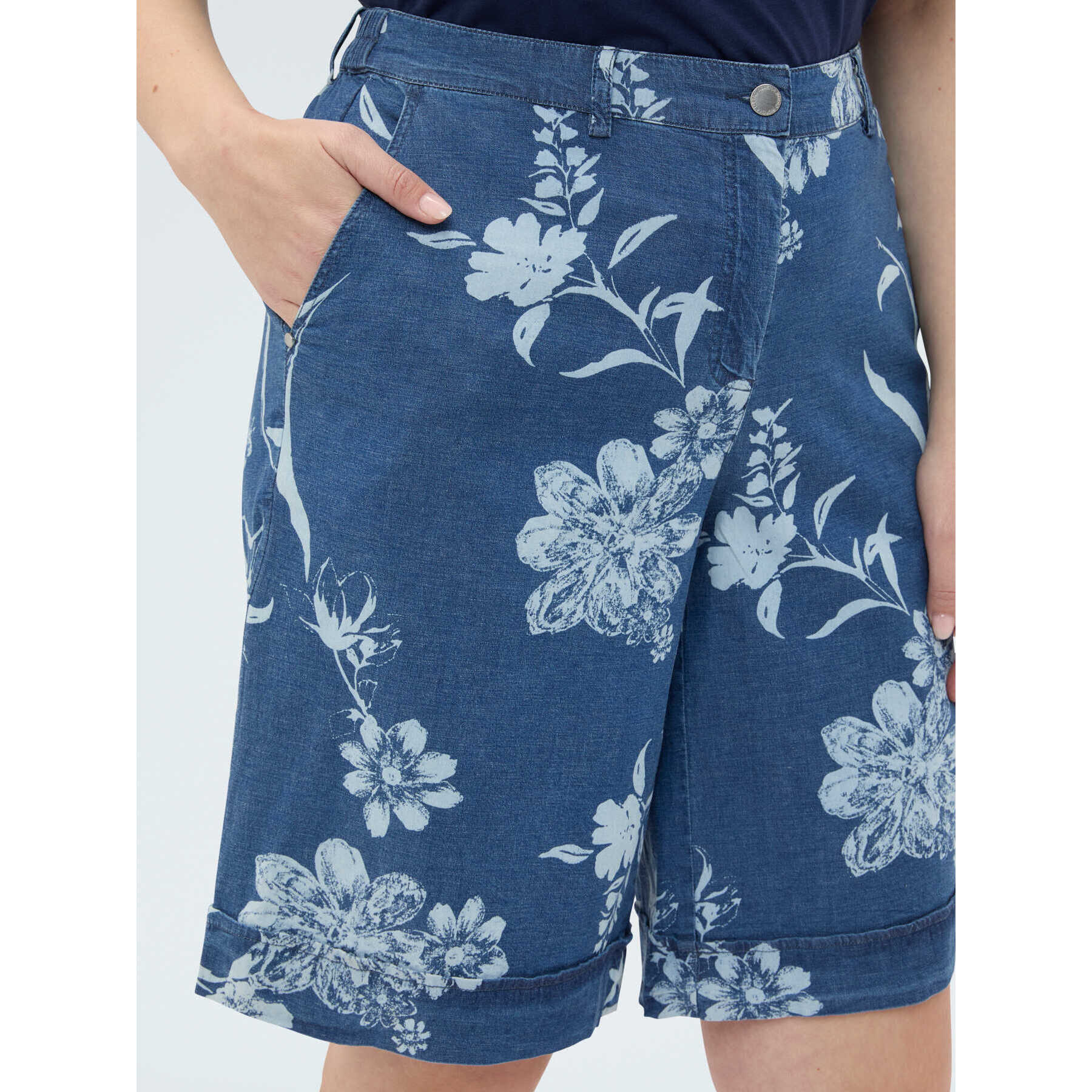 Fiorella Rubino - Bermudas de denim con estampado foliage delavé - Azul