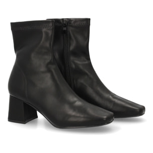 Botín caña media con tacón cuadrado