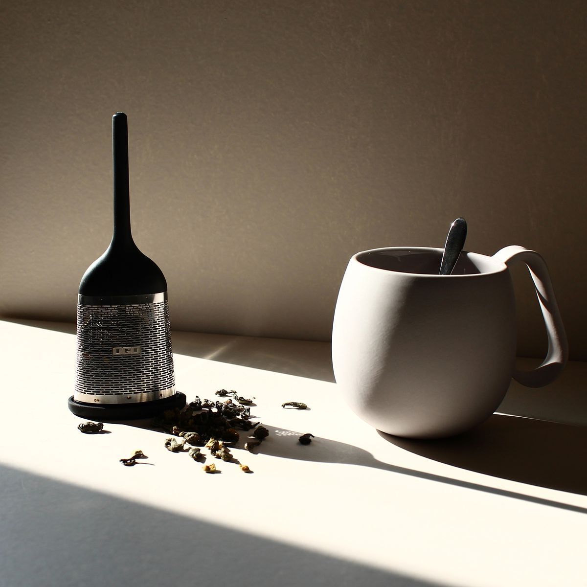 Infuseur à thé en inox avec support silicone GASPARD