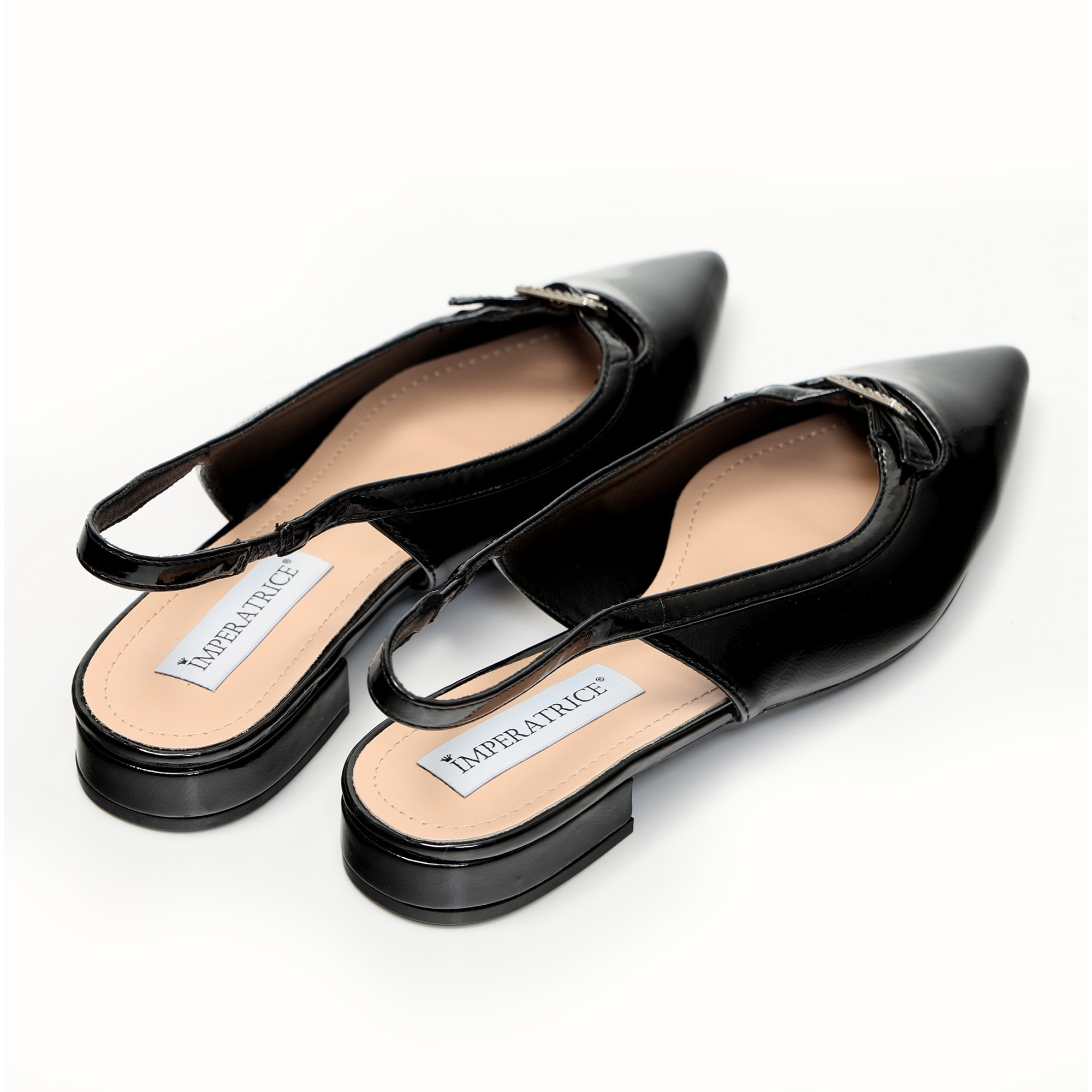 Ballerine slingback in simil pelle verniciata con fibbiatta strass