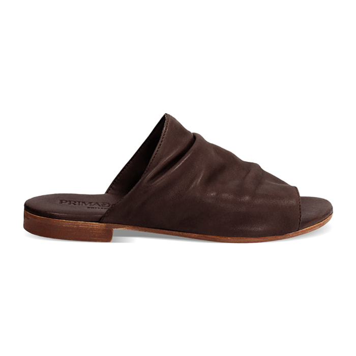 Sandalias planas marrón oscuro en piel