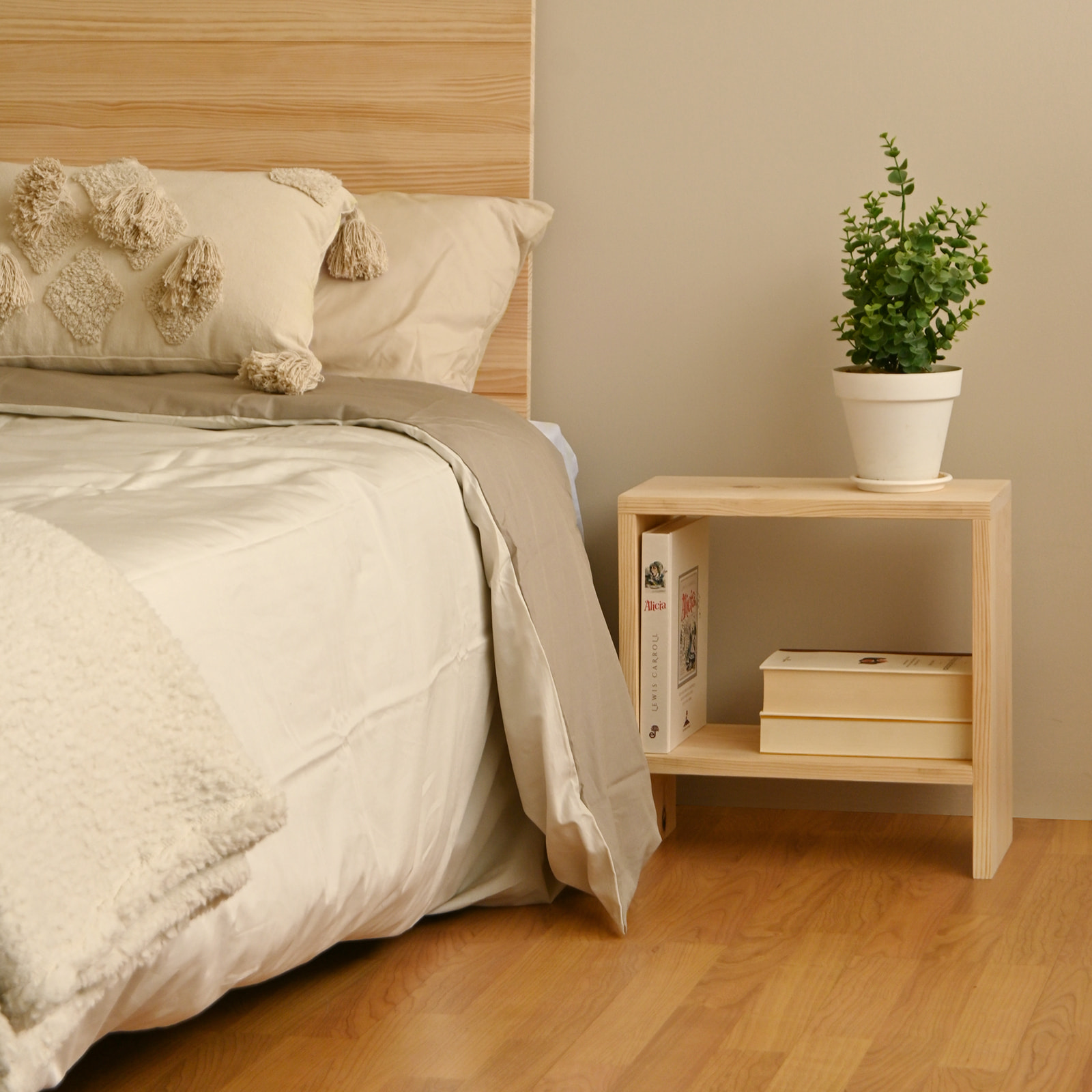Table de chevet en bois massif ton naturel 40x20cm Hauteur: 40 Longueur: 40 Largeur: 20