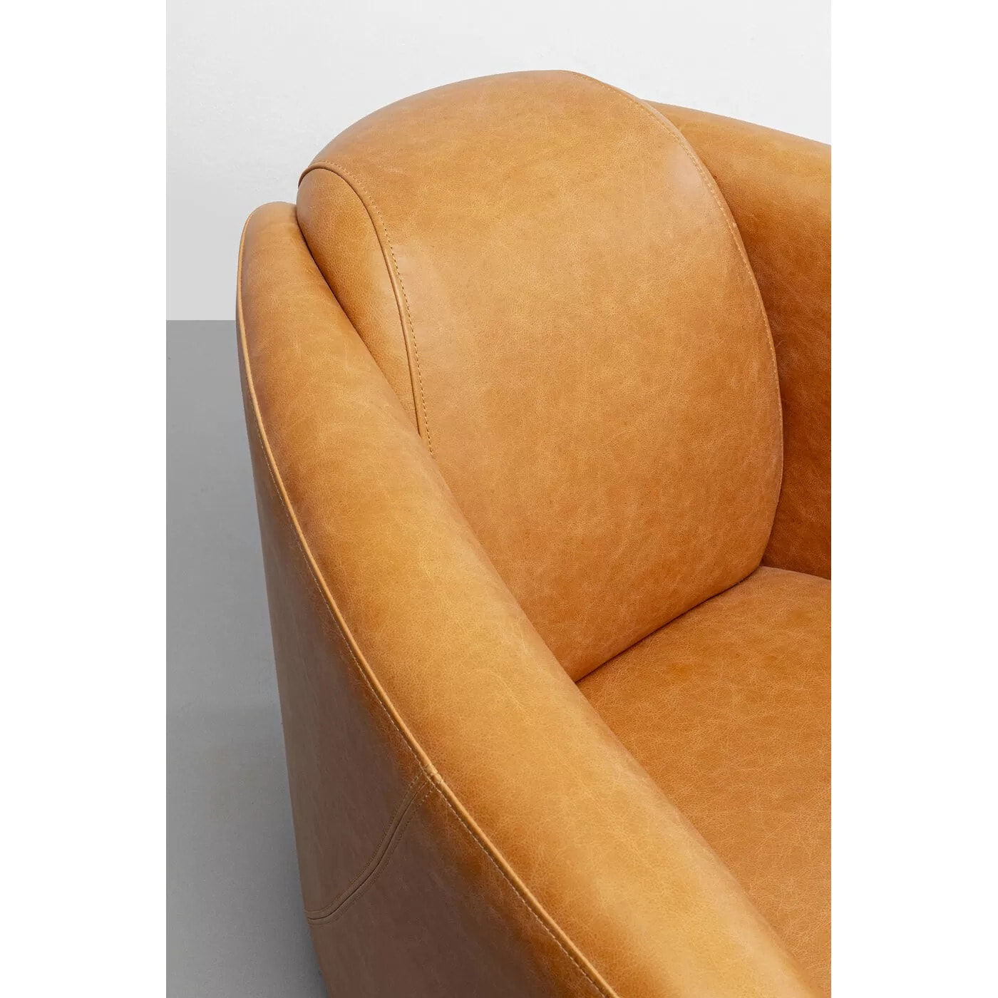 Fauteuil Cigar Lounge cuir marron clair Kare Design