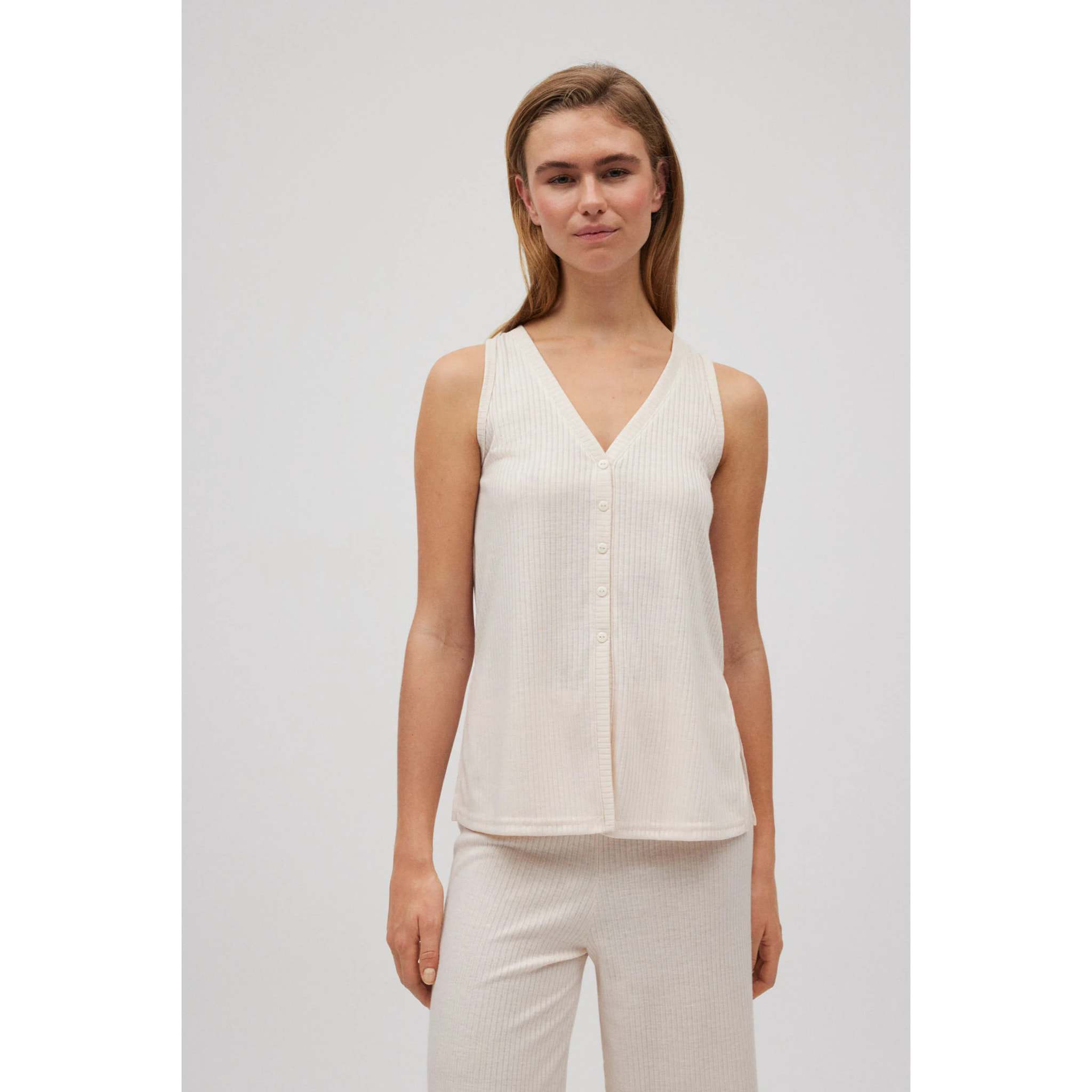 Maglia a costine con spalline larghe