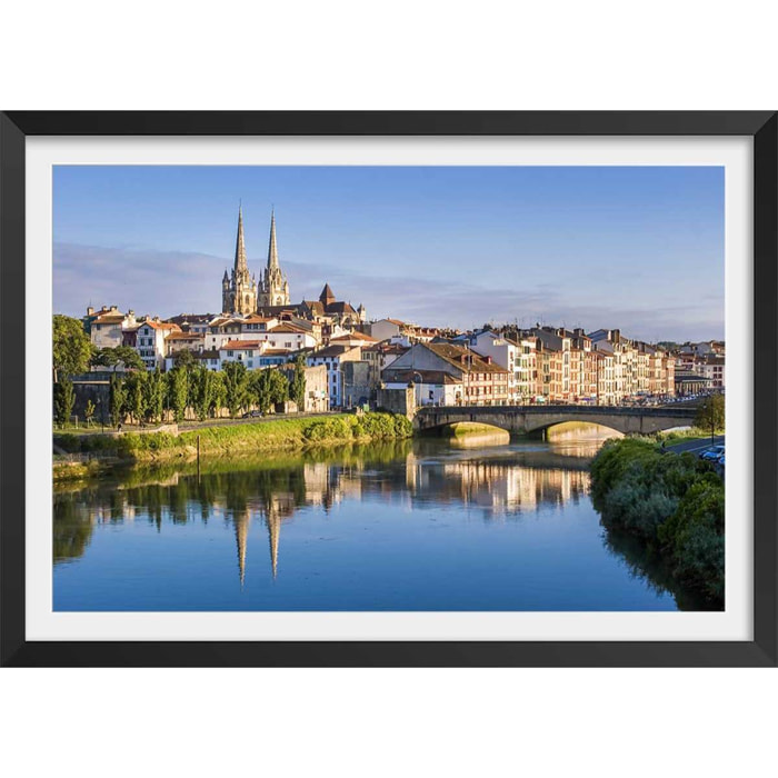 Affiche deco ville bayonne Affiche + cadre en bois - Noir