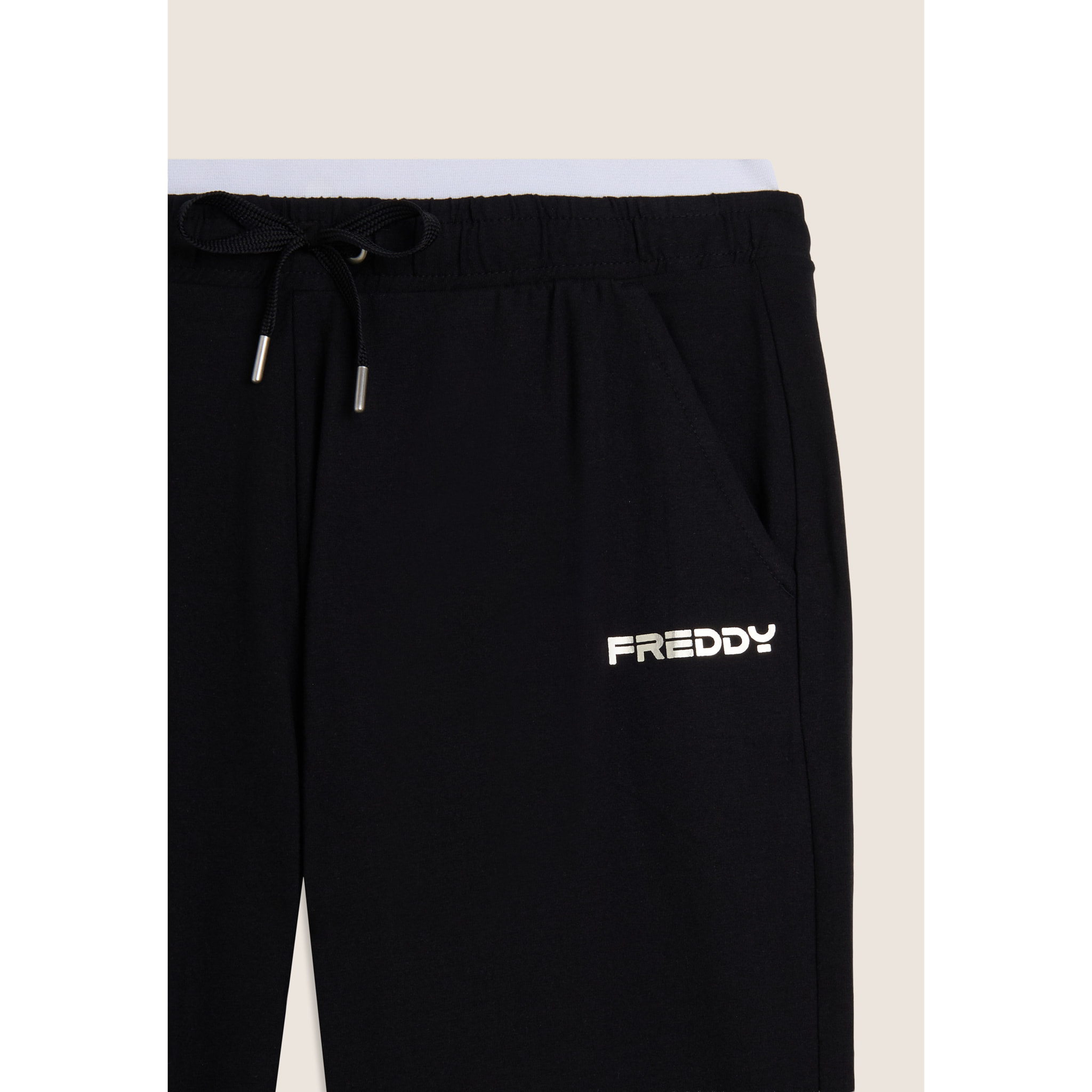 Pantaloni vita alta con fondo leggermente a zampa