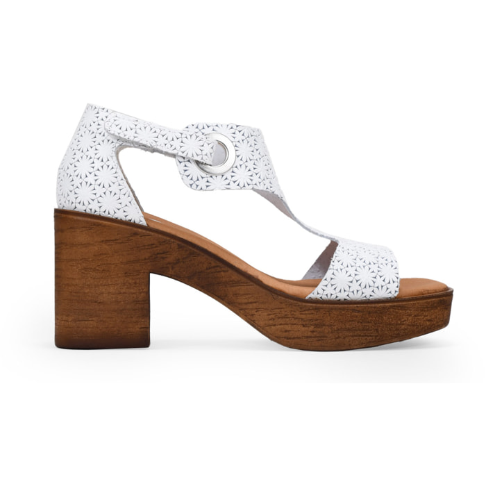 Sandalias de piel blancas con tacón efecto madera
