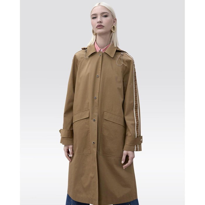 Trench oversize con dettagli in nastro personalizzati