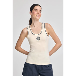 Camiseta color crudo de tirantes con escudo náutico