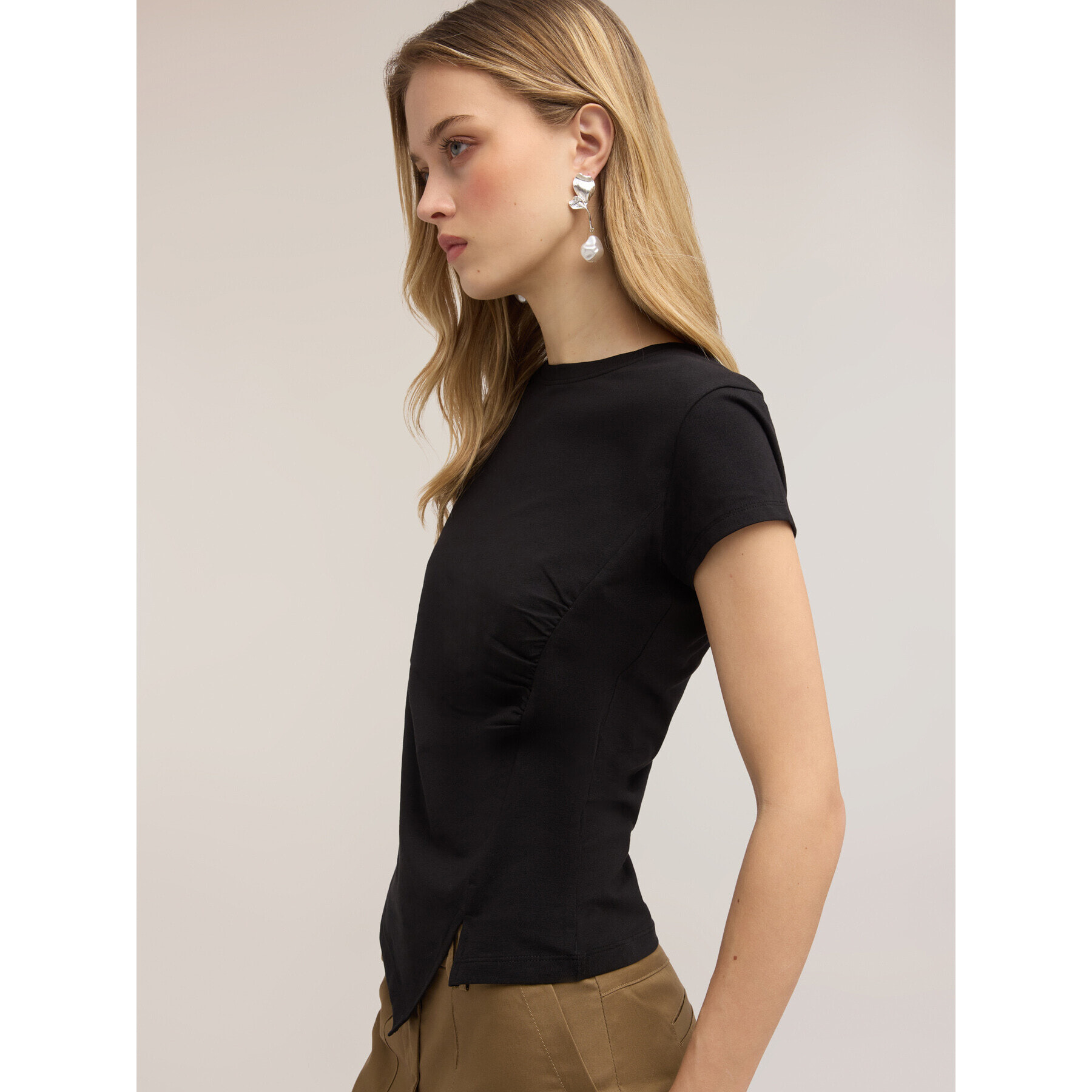Motivi - T-shirt con drappeggio laterale asimmetrico - Nero