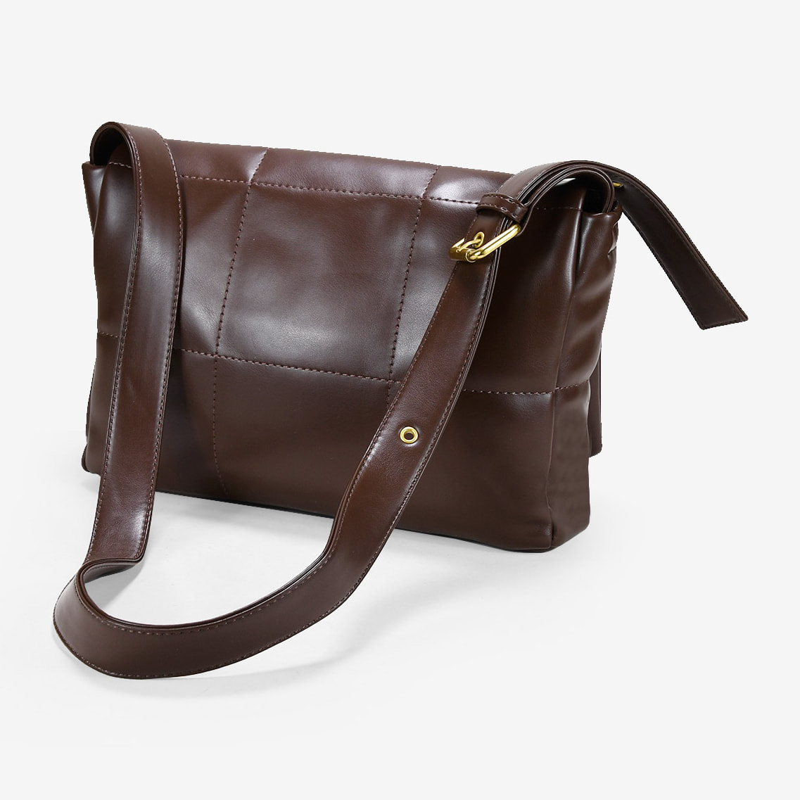 Bolso bandolera marrón con acolchado