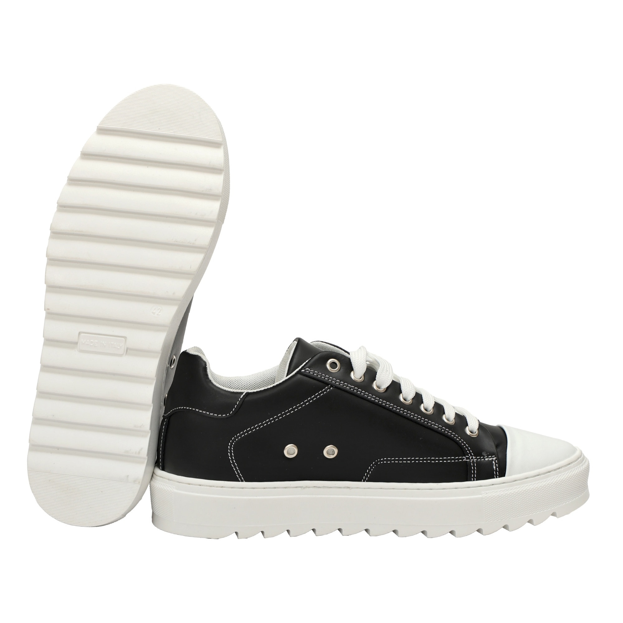 Sneakers in pelle con fondo in gomma