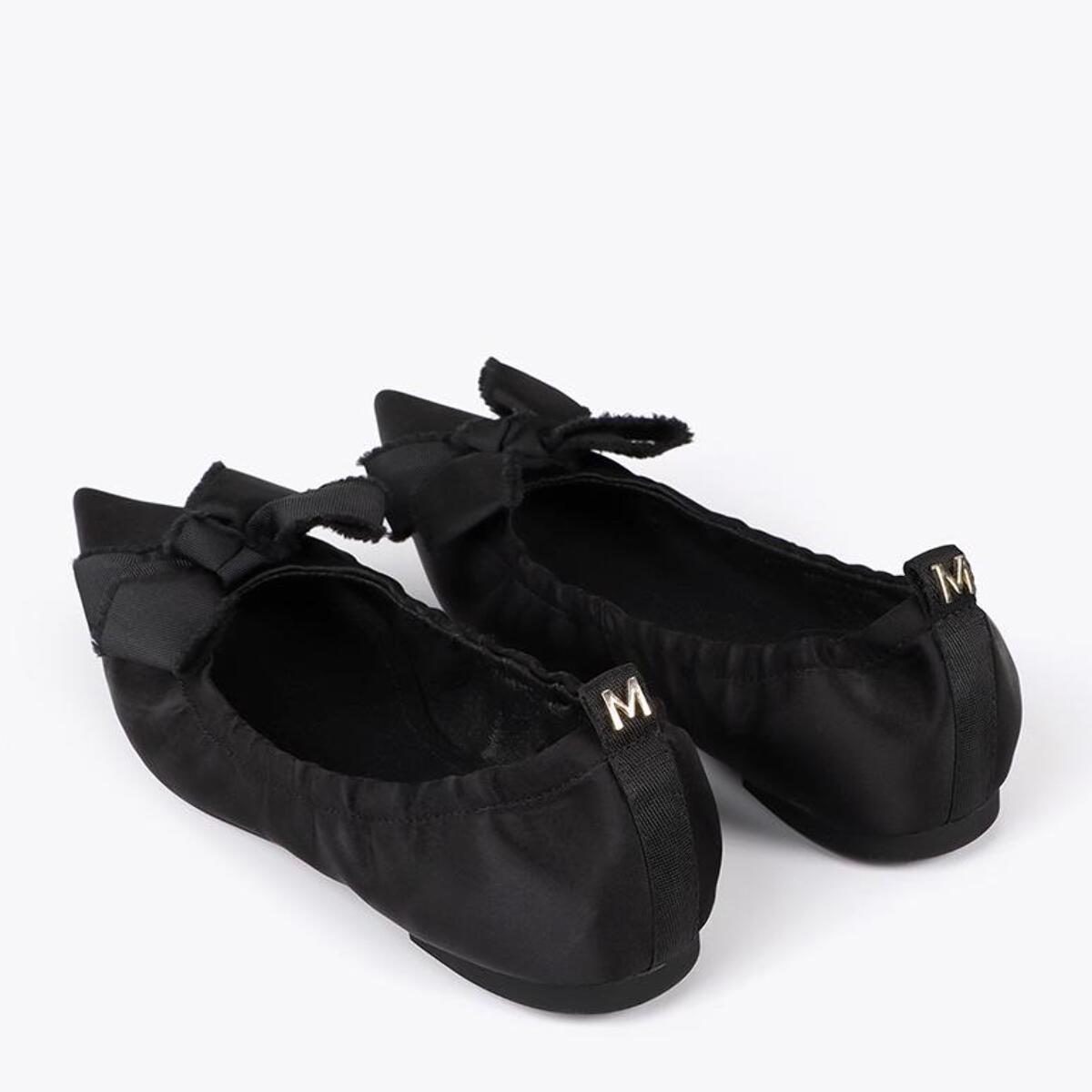 Ballerine a punta arricciate con fiocco in raso