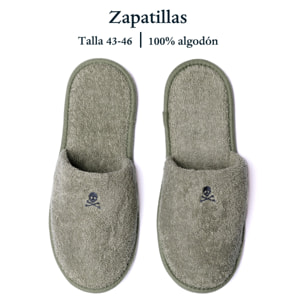 Scalpers set de albornoz y zapatillas en algodón 100% suave y absorbente con bordado en color khaki