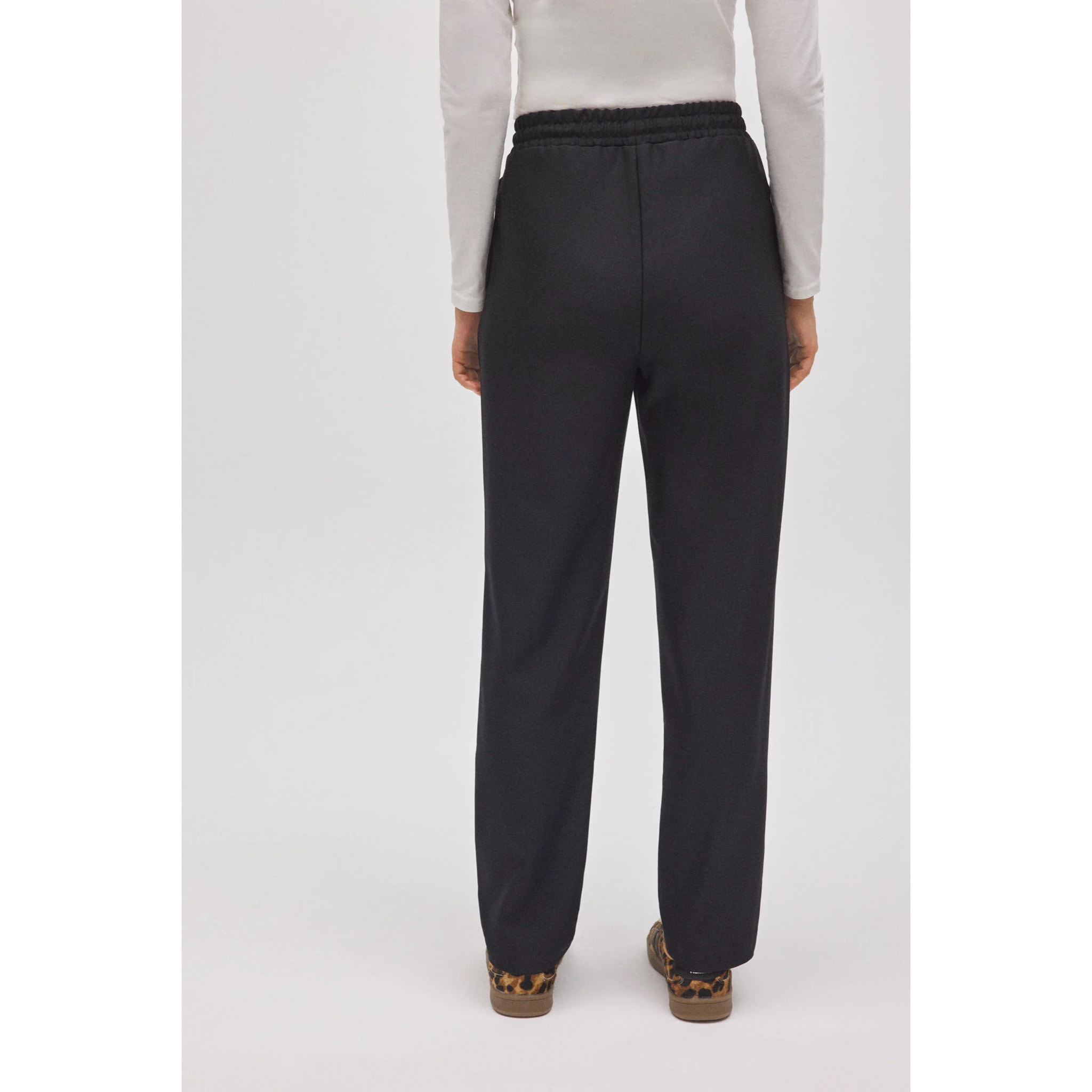 Pantaloni neri dritti con vita regolabile