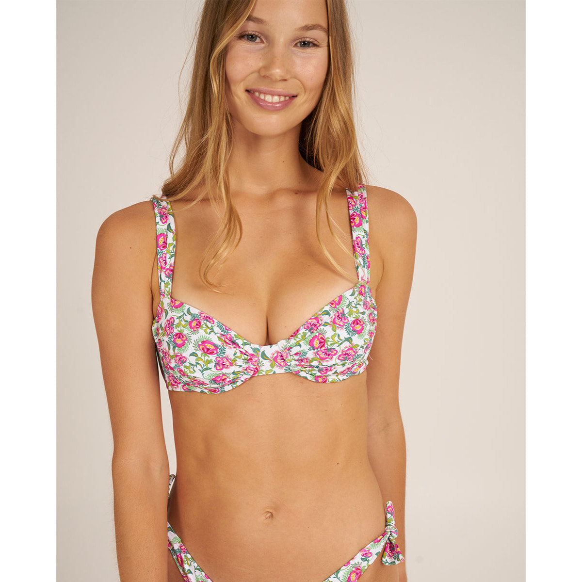 Top de bikini con aro y estampado de flores