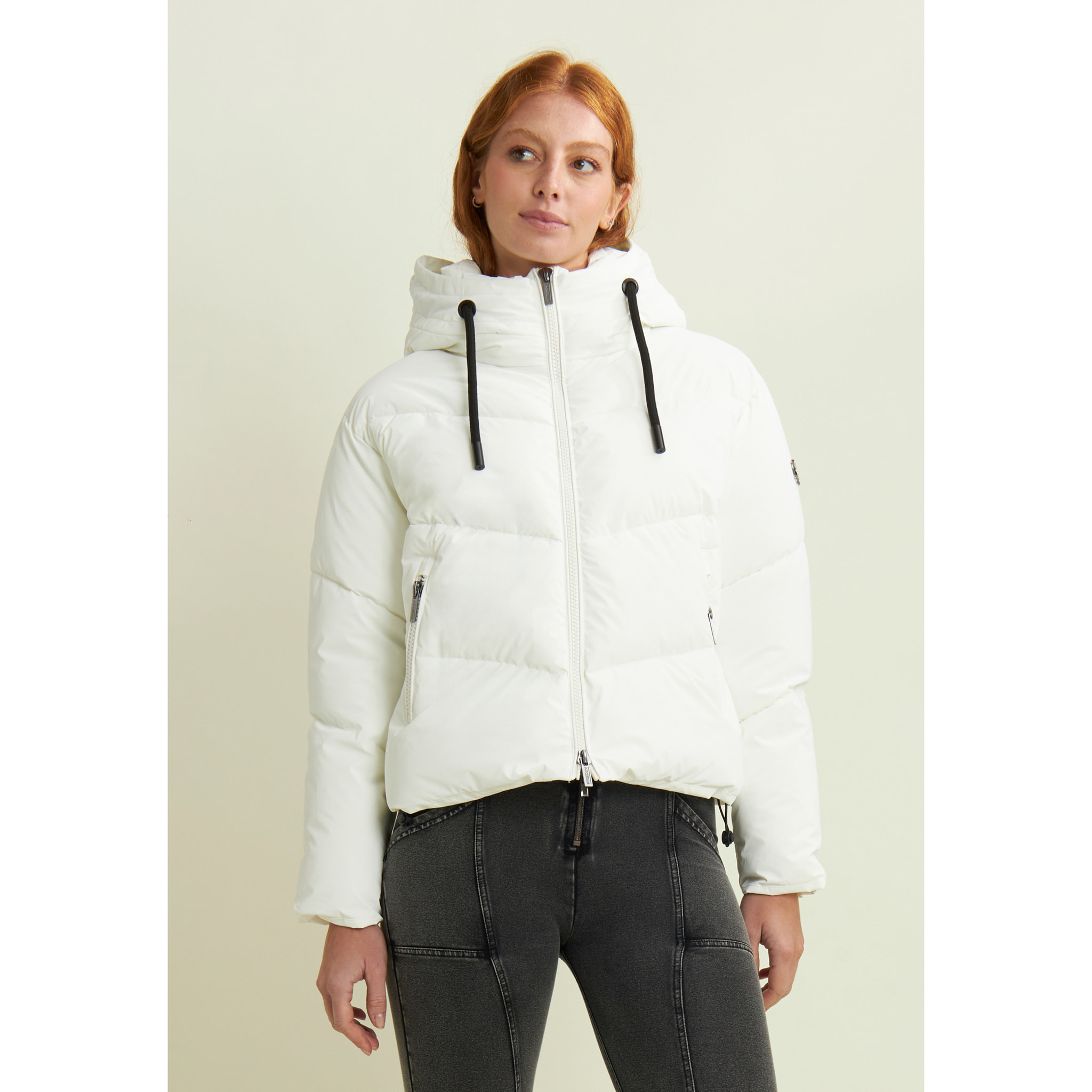 Piumino cropped donna con collo alto e coulisse regolabile