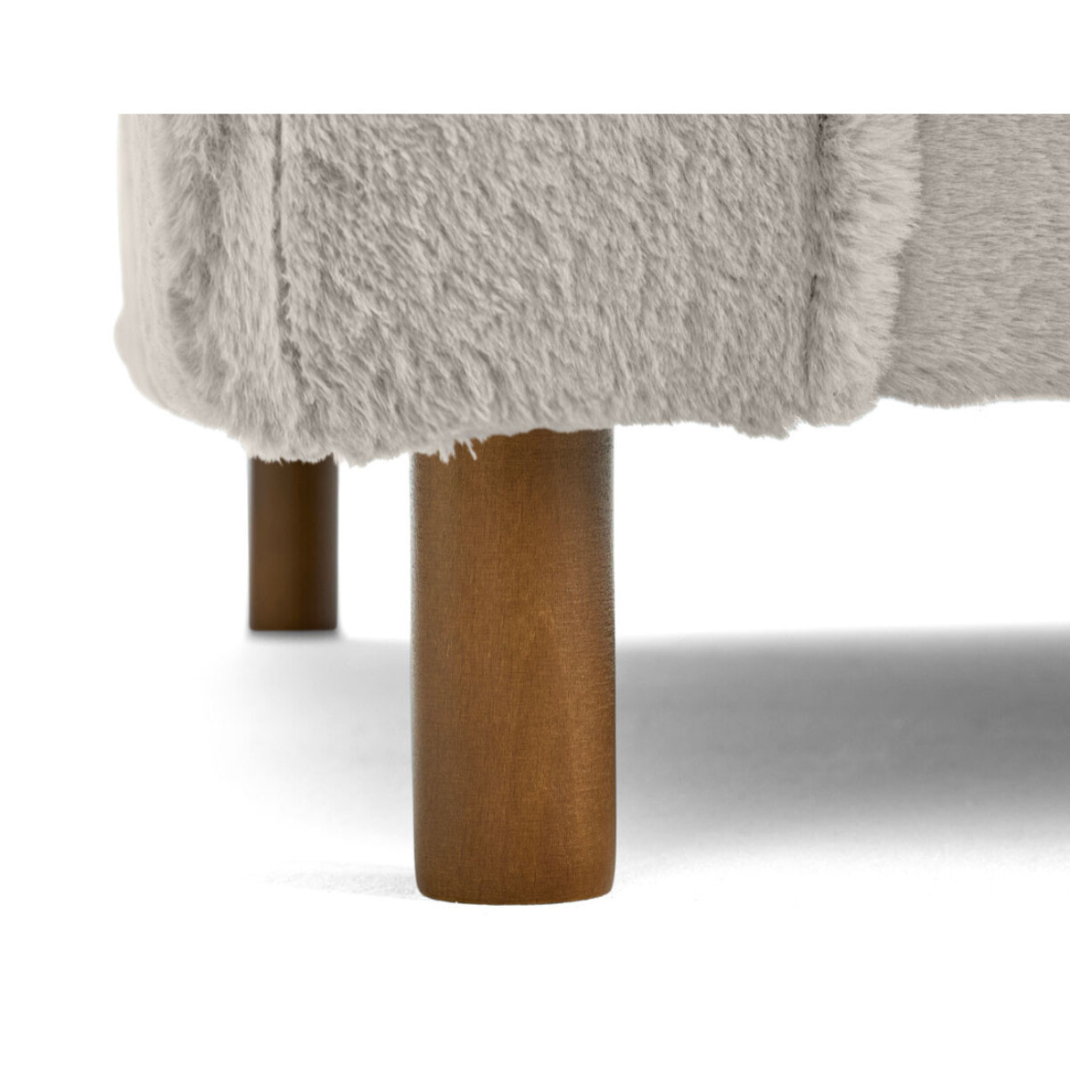 Jake - pouf en fausse fourrure - pieds en bois foncé - Gris clair
