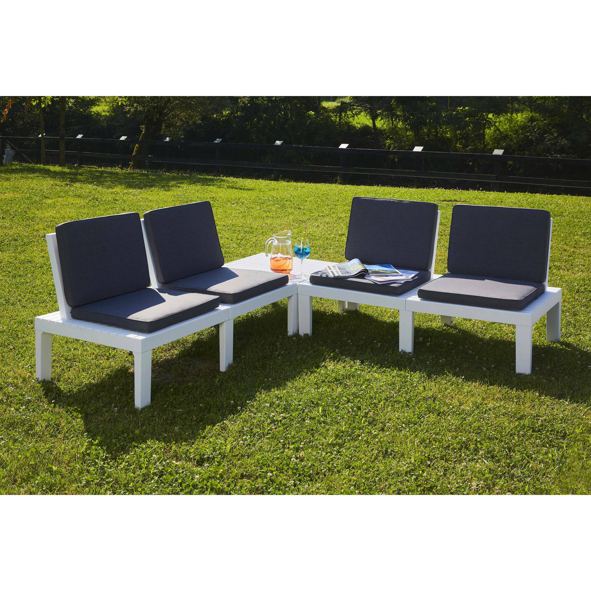 Set salotto da esterno Ermes, Composizione da giardino con 4 sedute con schienale ed 1 modulo multifunzione, Salottino con cuscini, 100% Made in Italy, Bianco