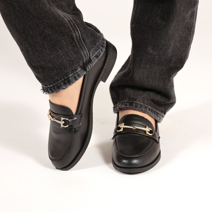 Mocassini in simil pelle con dettaglio color oro