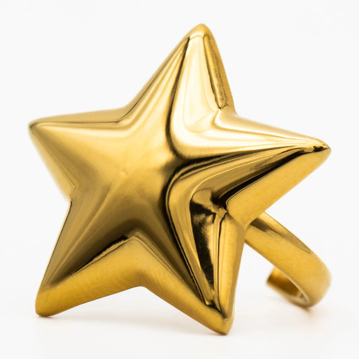 Anillo de mujer con forma de estrella.