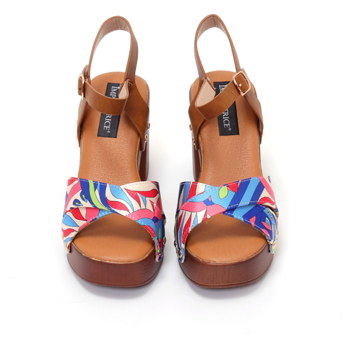 Sandali con tacco comodo e fasce in tessuto multicolore