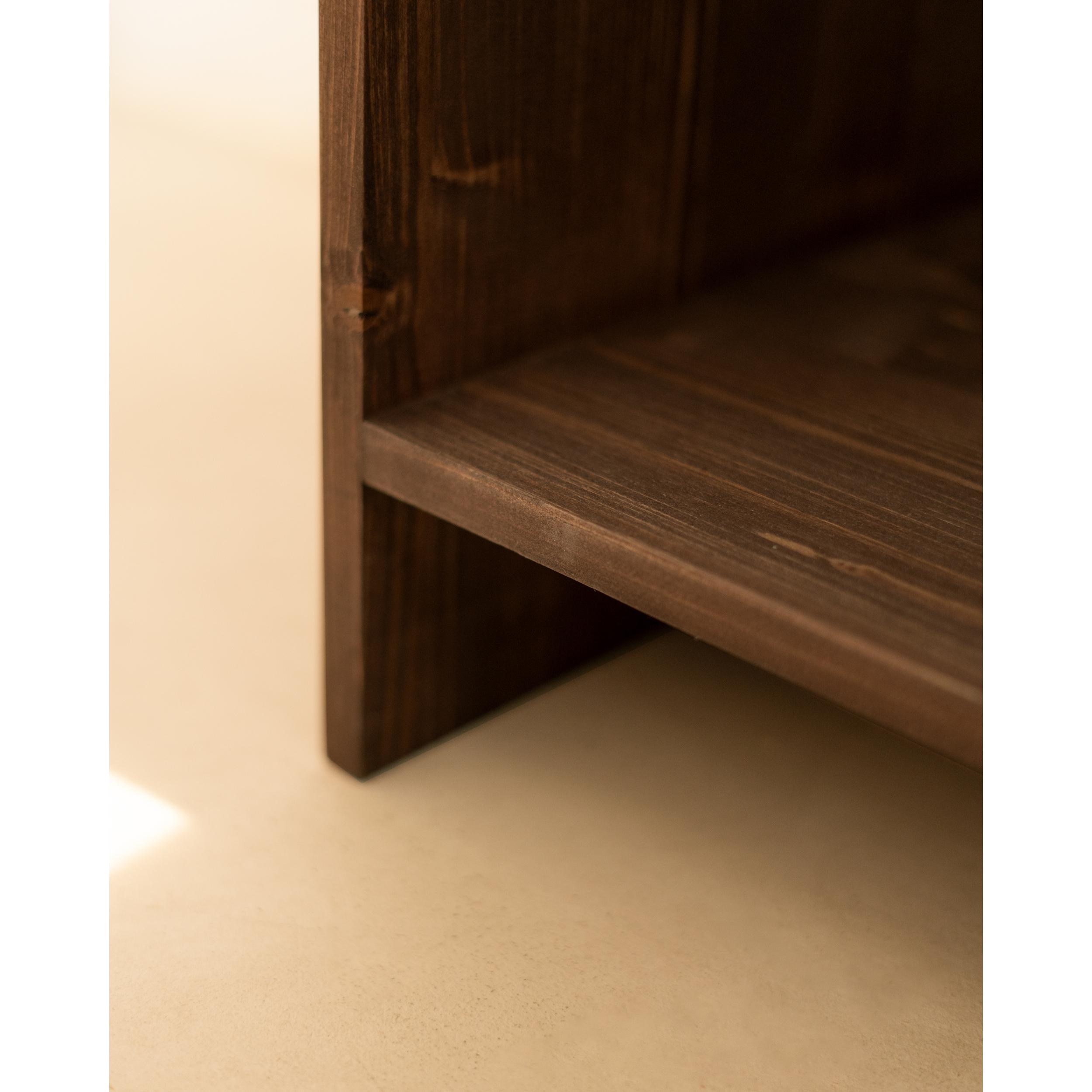 Table de chevet en bois massif avec un tiroir couleur noyer 50x40cm Hauteur: 50 Longueur: 40 Largeur: 29.5