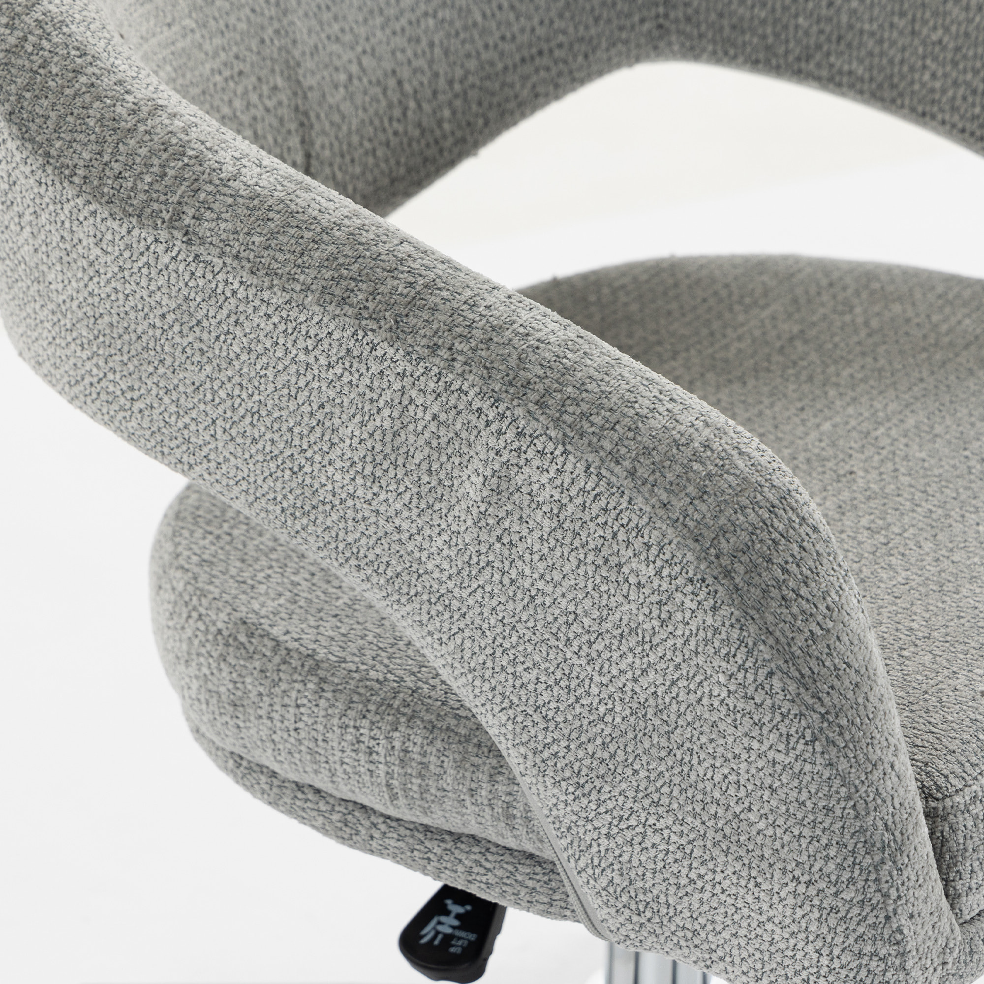 Chaise de bureau design ajouré enveloppant tissu gris