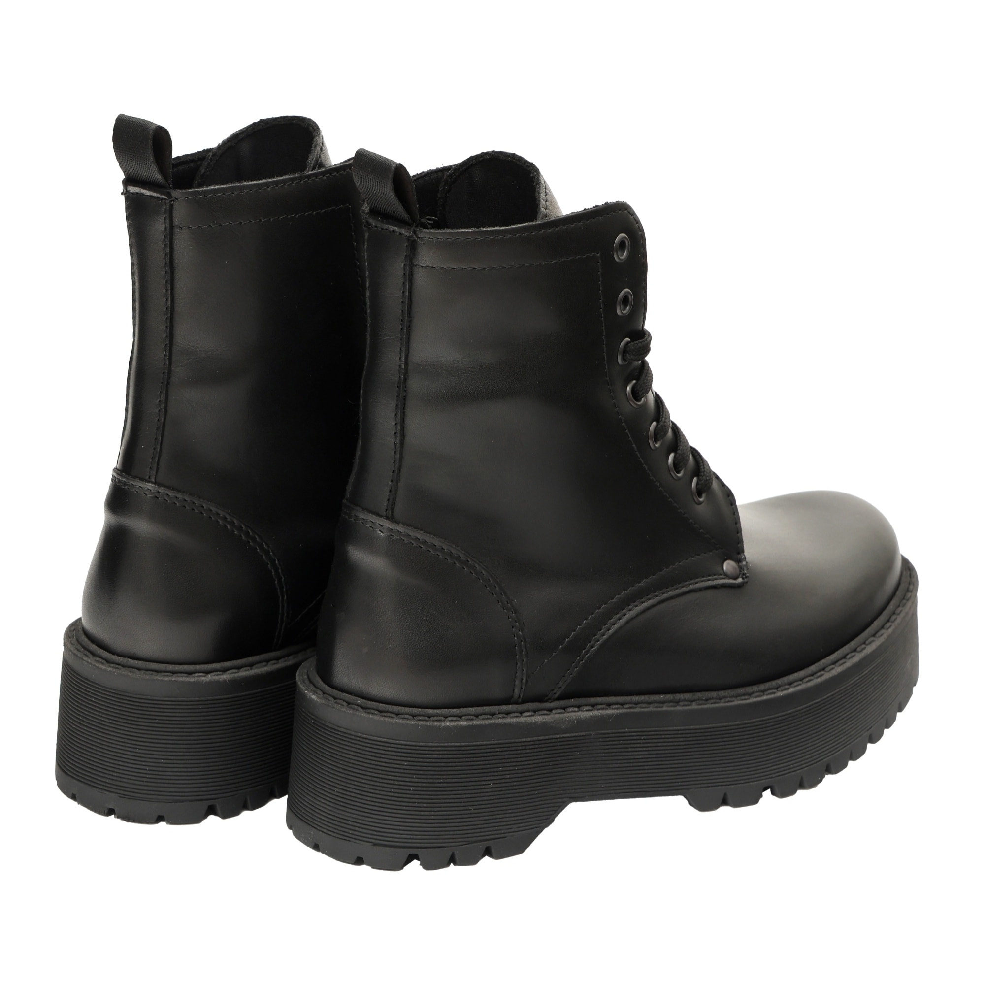 Anfibi in vera pelle con stringhe