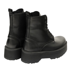 Anfibi in vera pelle con stringhe