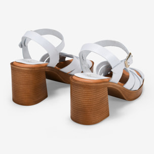 Sandalias de tacón blancas en piel con hebilla