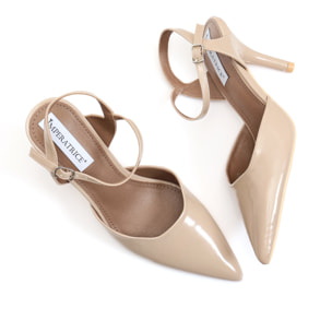 Sandali in simil pelle verniciata con tacco