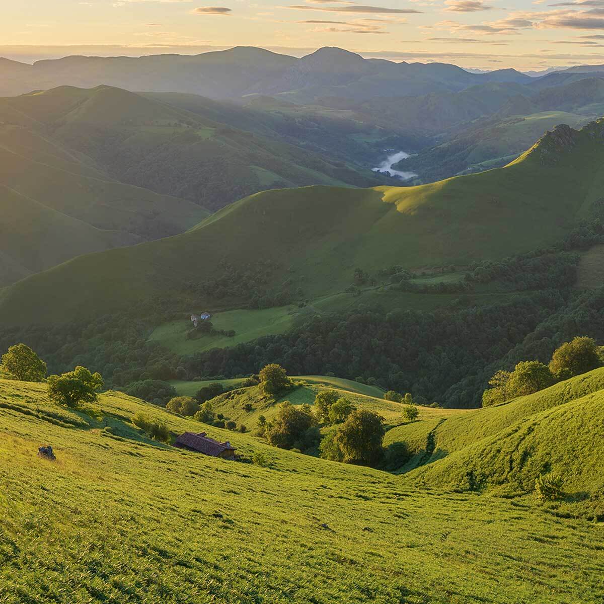 Tableau panoramique collines vertes coucher de soleil Toile imprimée