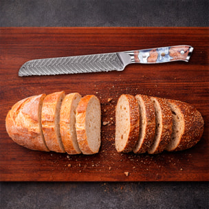 Cuchillo de pan de 7,5 pulgadas estilo Damasco, diseñado para cortes precisos y uniformes.