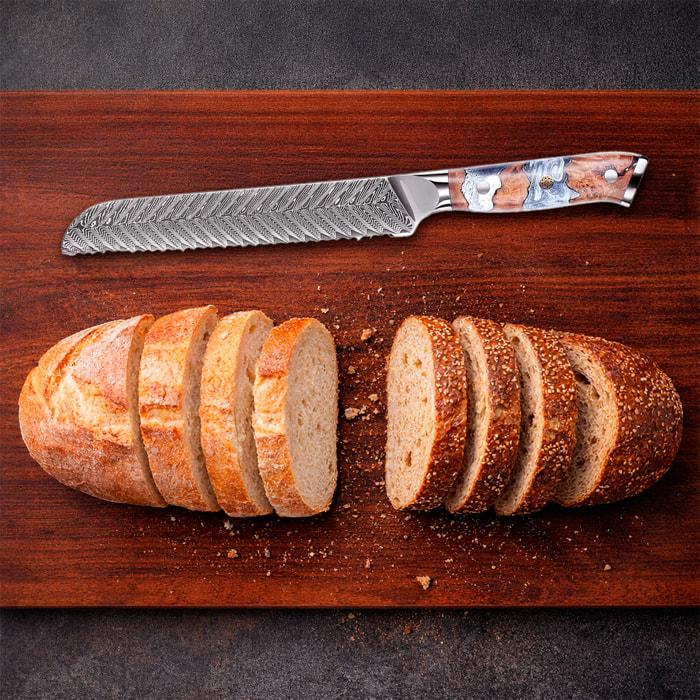 Cuchillo de pan de 7,5 pulgadas estilo Damasco, diseñado para cortes precisos y uniformes.