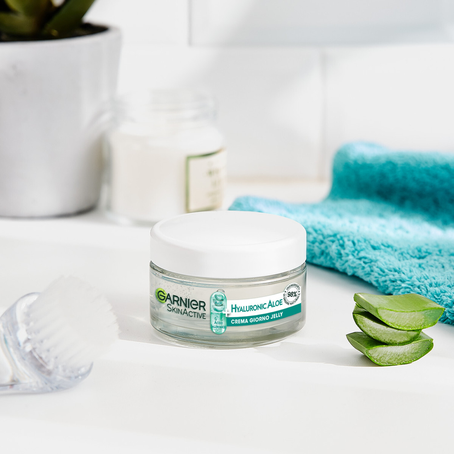 Crema Giorno Idratante Lenitiva Rimpolpante SkinActive Jelly Hyaluronic Aloe 48H con Aloe Vera Acido Ialuronico Glicerina per Pelli Normali o Miste - Barattolo da 50ml