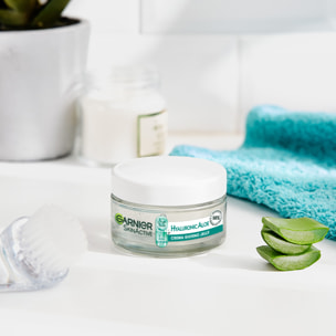 Crema Giorno Idratante Lenitiva Rimpolpante SkinActive Jelly Hyaluronic Aloe 48H con Aloe Vera Acido Ialuronico Glicerina per Pelli Normali o Miste - Barattolo da 50ml