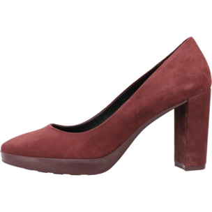 Salones Mujer de la marca GEOX  modelo D WALK PLEASURE 85 BURDEOS