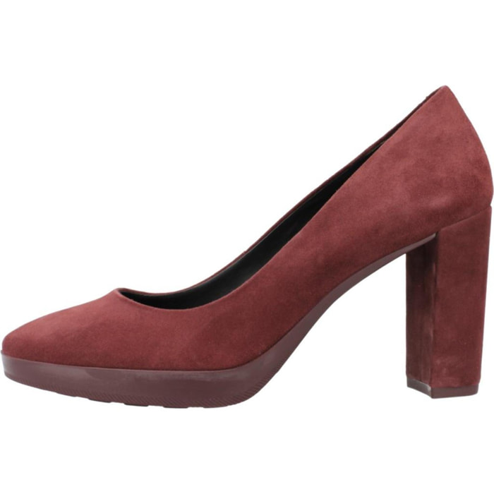Salones Mujer de la marca GEOX  modelo D WALK PLEASURE 85 BURDEOS