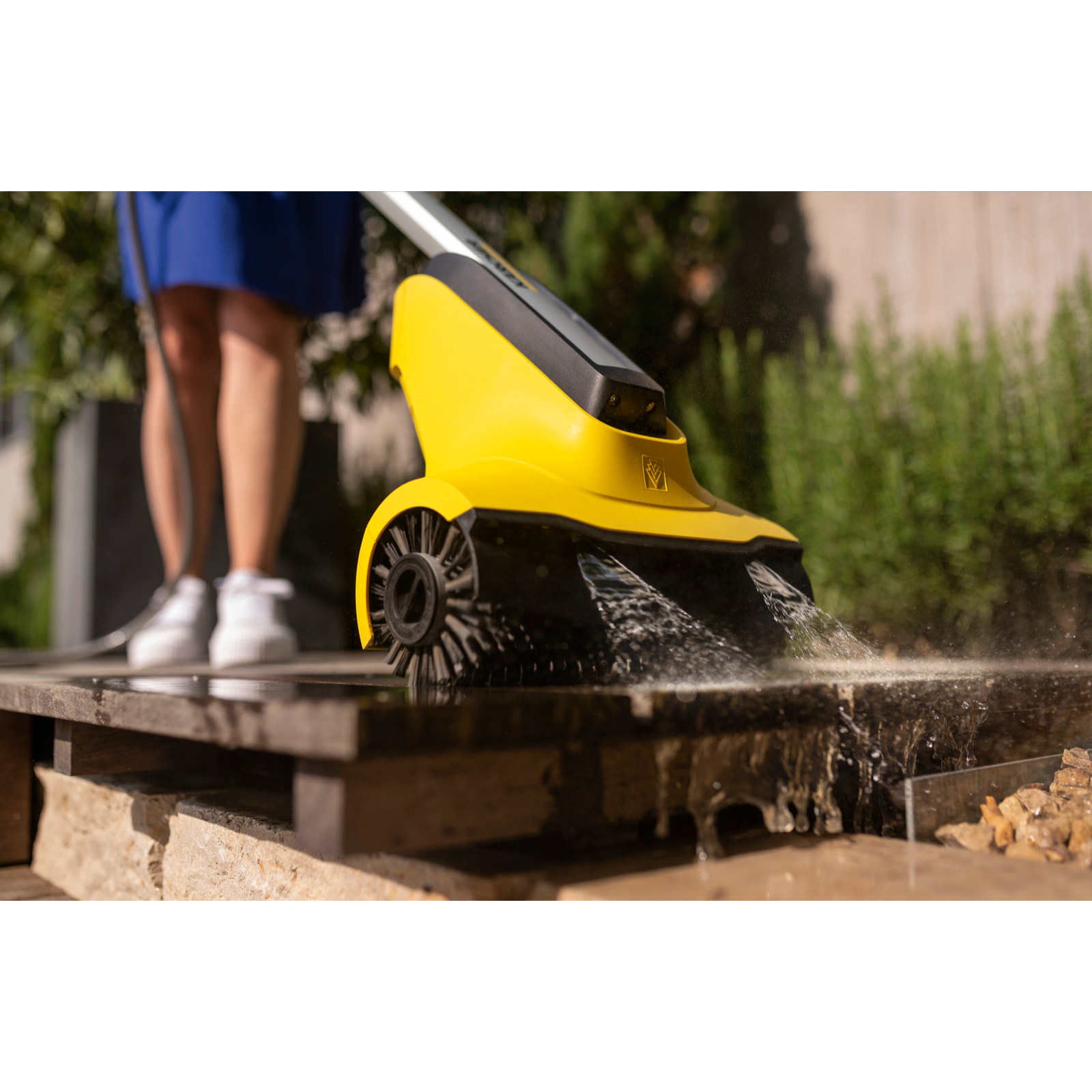 Nettoyeur de terrasses sans fil Karcher PCL 3-18 - Batterie 18V 2.5 Ah- Largeur de travail 320 mm- batterie et chargeur inclus