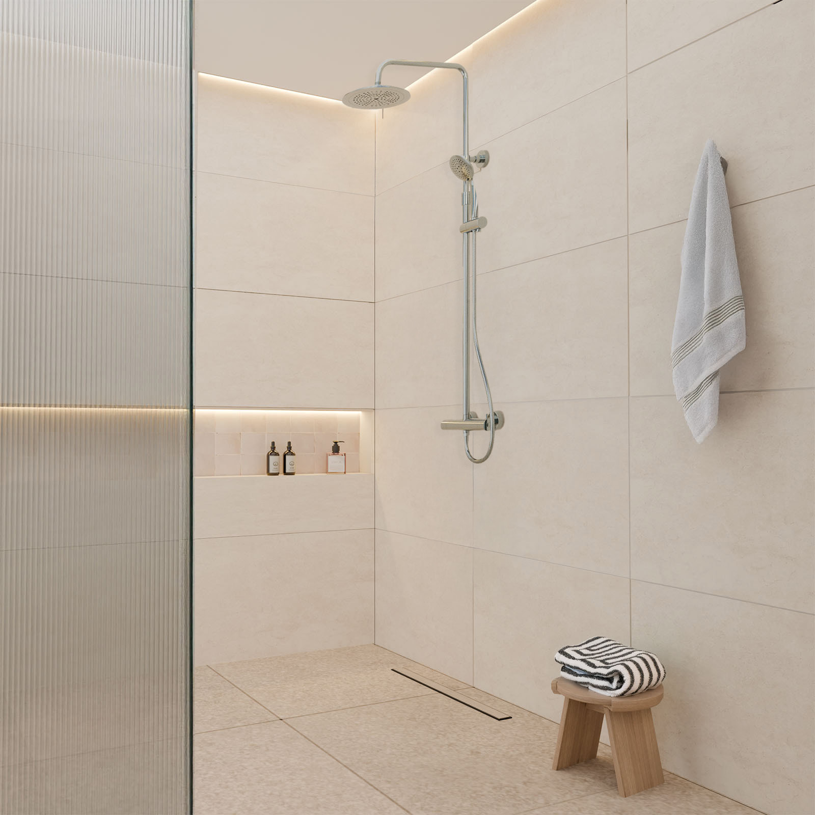 Colonne de douche Mécanique finition Chrome 133x26x52 cm - MOLLY CHROME