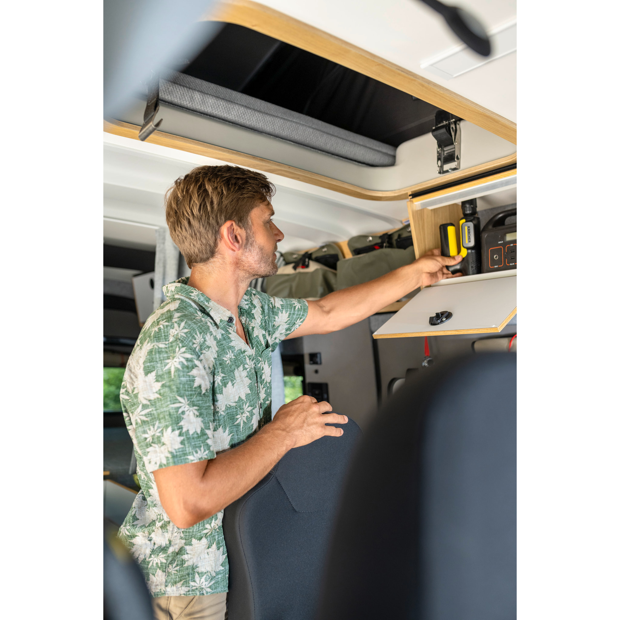 Pistolet de nettoyage à pression sans fil KARCHER OC Compact PLUS Nettoyeur mobile - 30 minutes - canon à mousse - kit d'aspiration