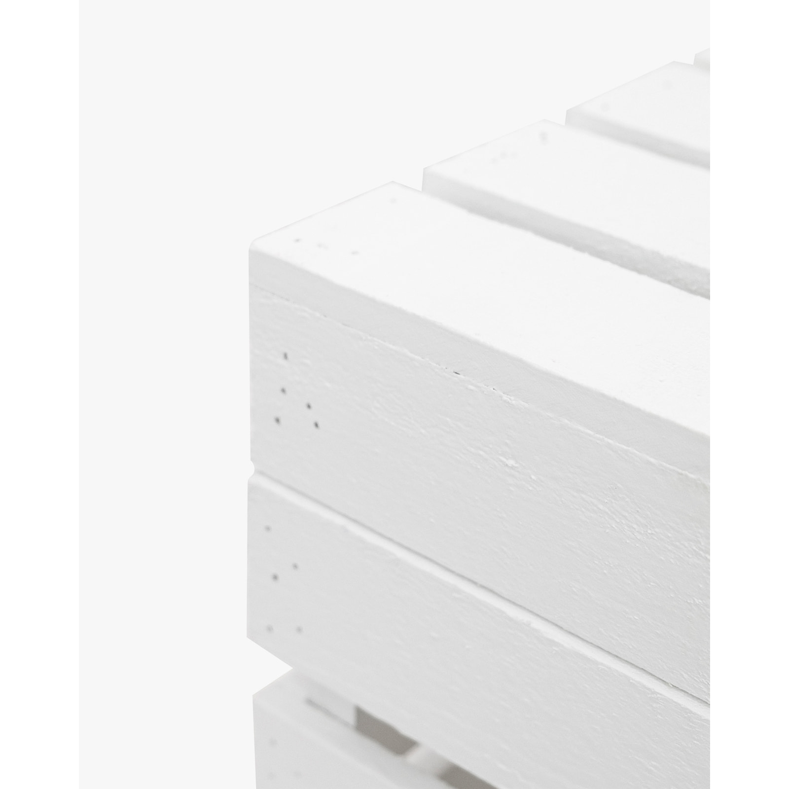 Baúl de madera maciza en tono blanco de 49x30x33cm Alto: 29.5 Largo: 49 Ancho: 33