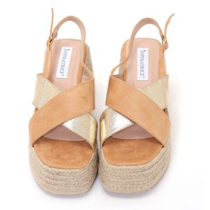 Sandali in simil pelle scamosciata con zeppa in rafia