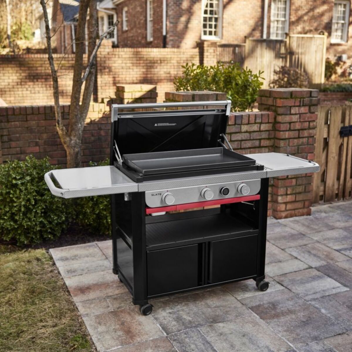 Plancha gaz WEBER black 3 brûleurs sur chariot, 76x46 cm
