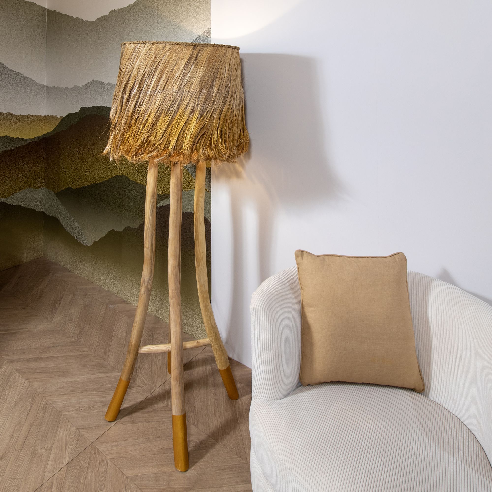 Lampadaire en bois et feuilles d'abaca h160cm  BILBA