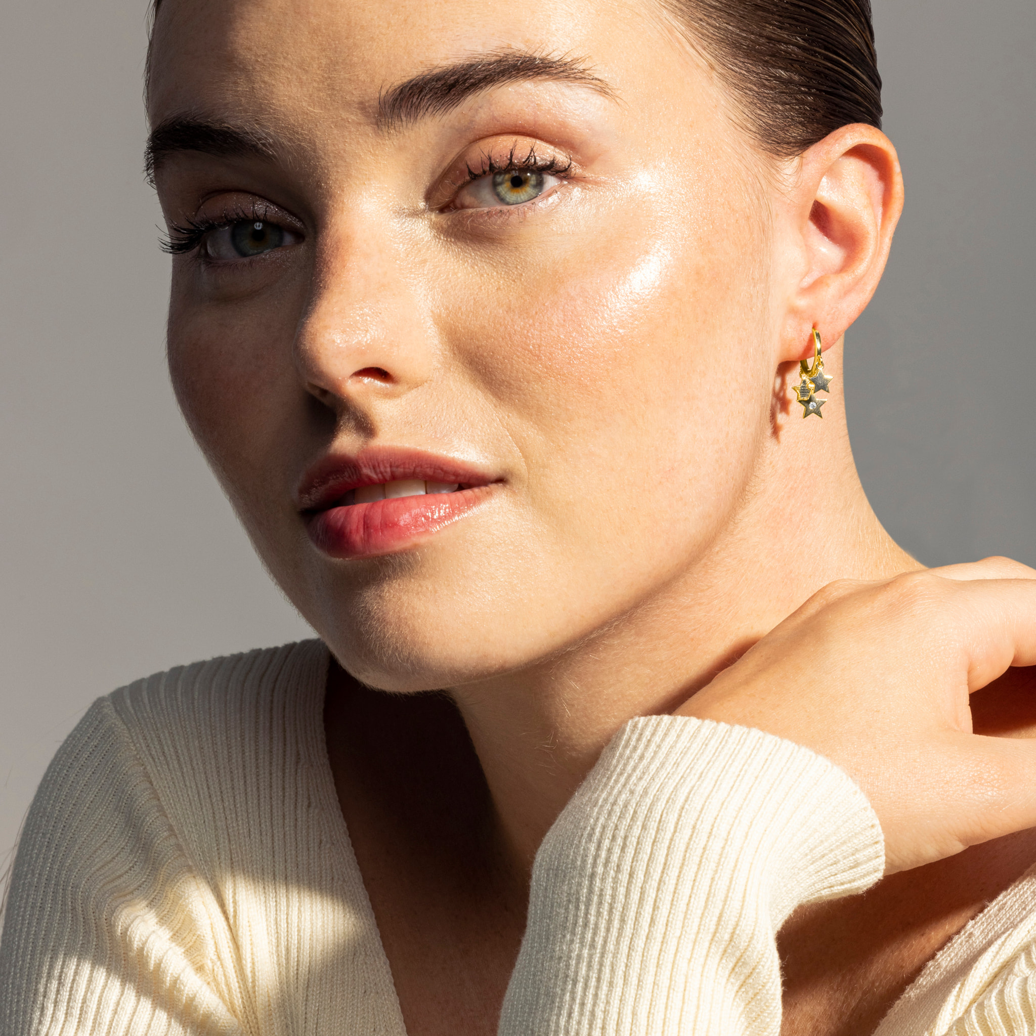 Pendientes de Circonita Brillante acabados en oro amarillo de 18K