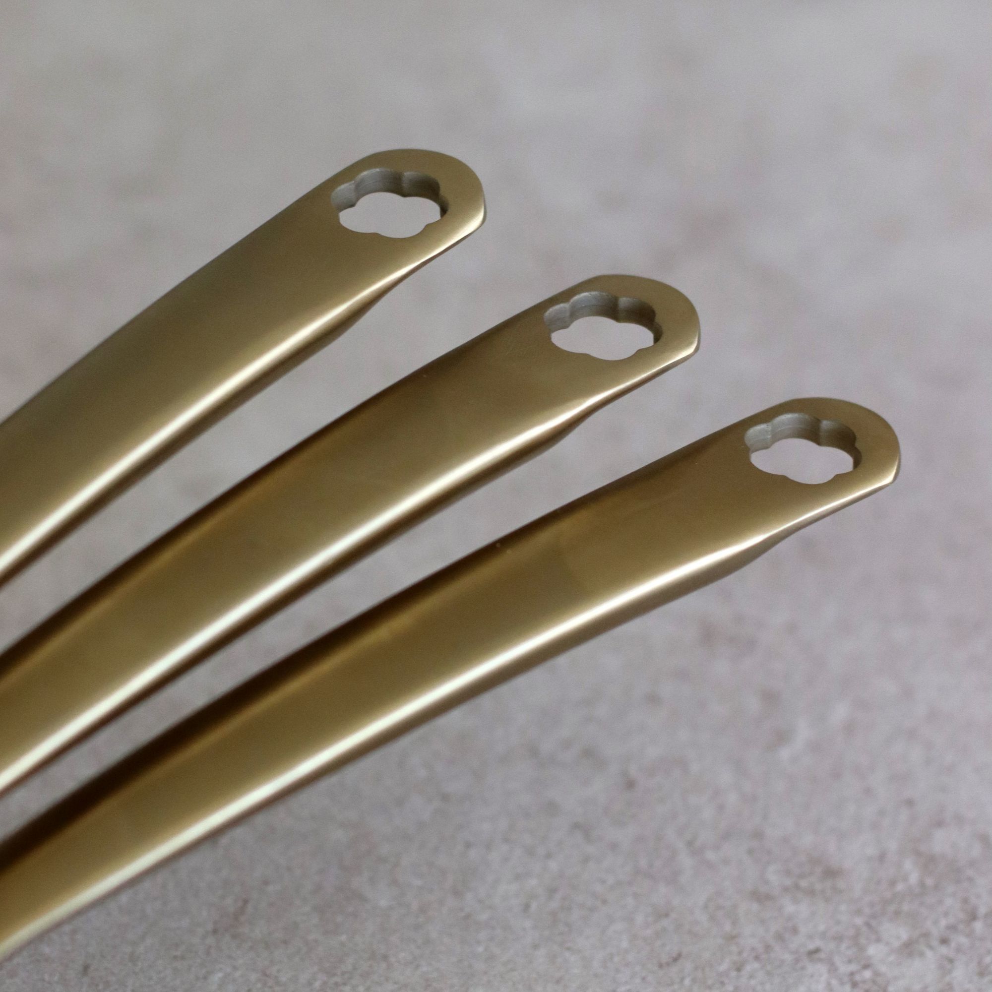 Batterie de cuisine en aluminium recyclé en forme de fleurs DAHLIA