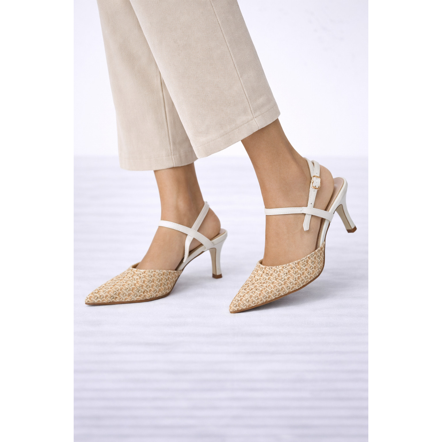 Decolletè con cinturino regolabile - tacco 8,5 cm